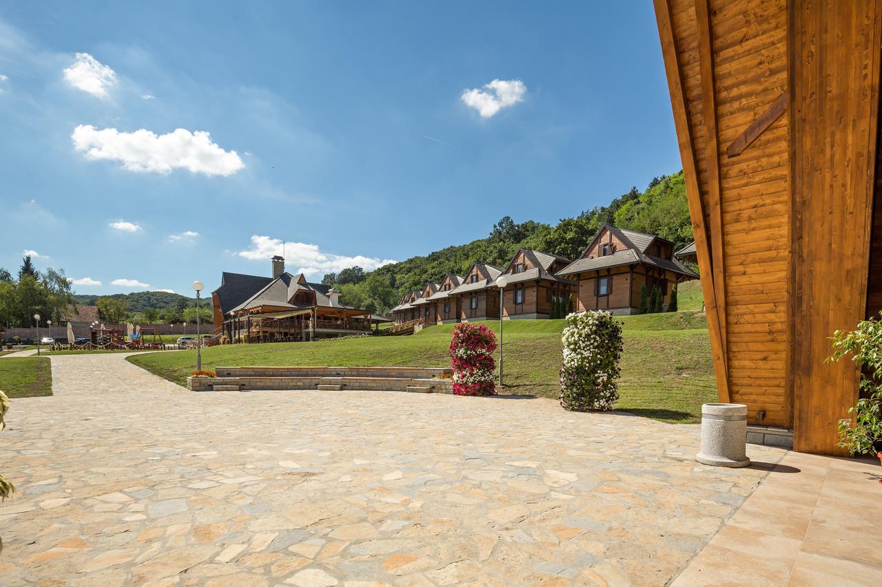 Etno Naselje Vrdnicka Kula Vrdnik Exterior photo